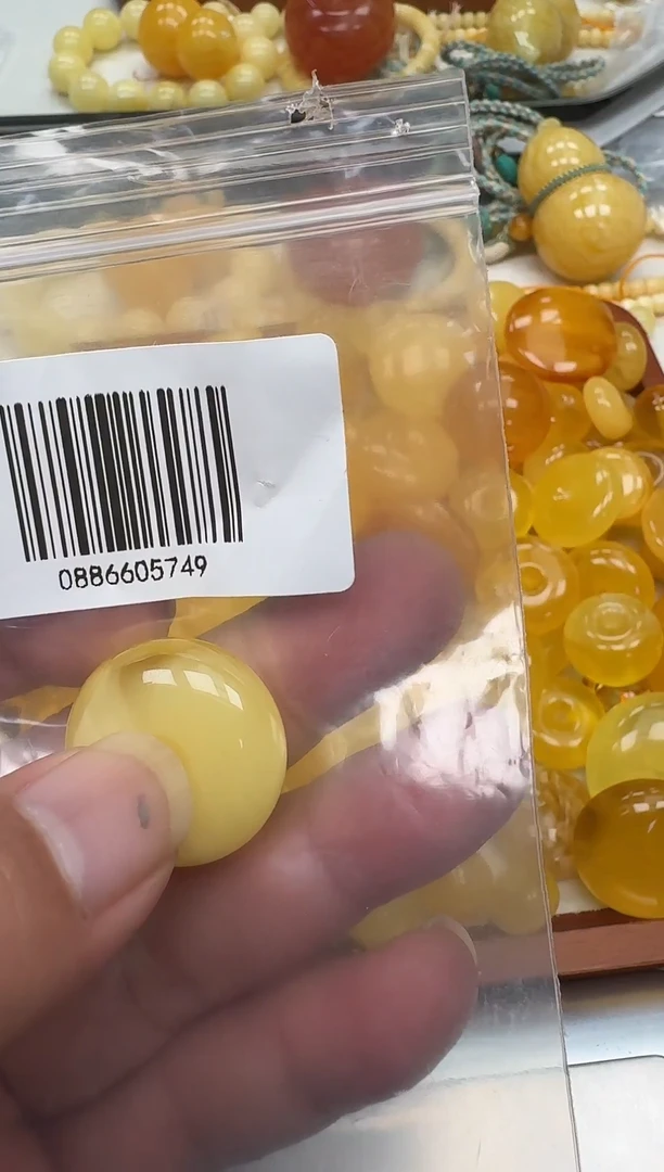 裸石琥珀未镶嵌如图