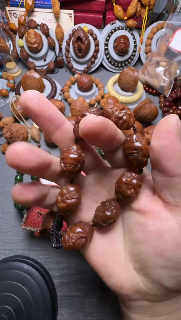 手串橄榄核玉化小财神