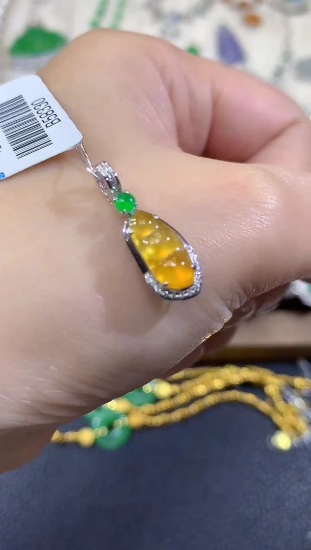 吊坠(不含链)18K金镶嵌翡翠A15