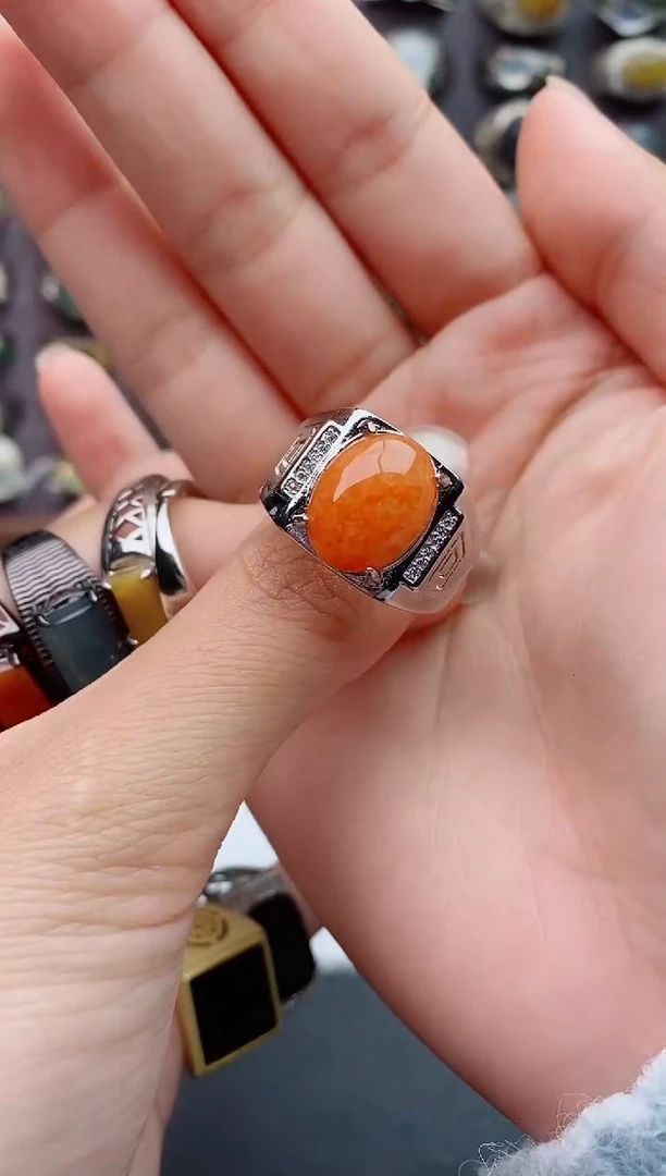 未镶嵌戒指翡翠曾****?天然翡翠男戒