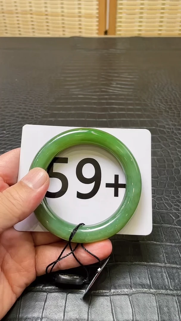 和田玉（碧玉）手镯未镶嵌一个