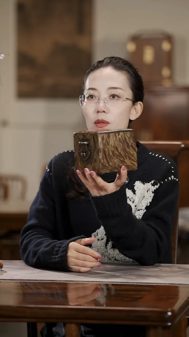 金丝楠云彩纹精工一木一器方盒