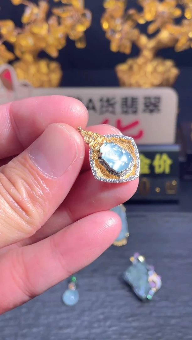 翡翠未镶嵌颈饰