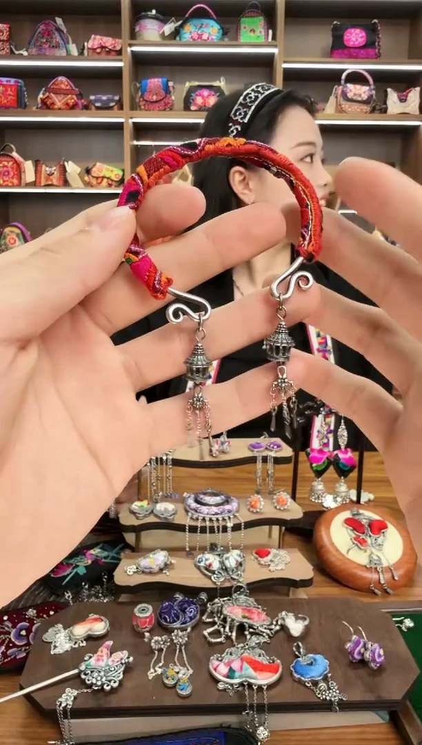 【闪购商品】织绣170蒙阿苏苗绣传承