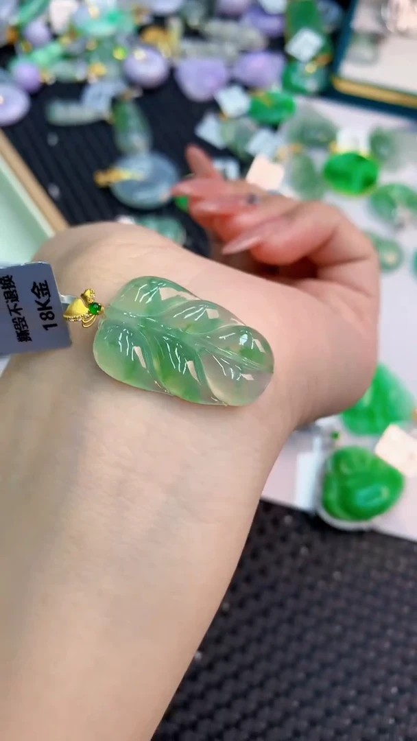 翡翠18K金镶嵌吊坠(不含链)1