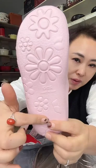 颖*粉色拖鞋女士