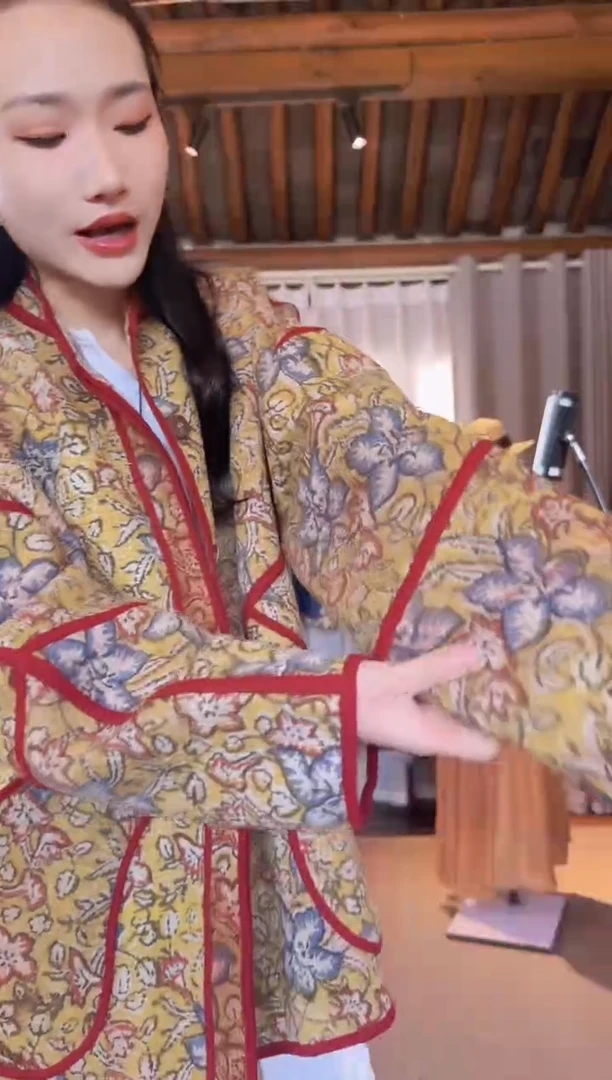 【闪购商品】设计师款古布沙漠玫瑰外套