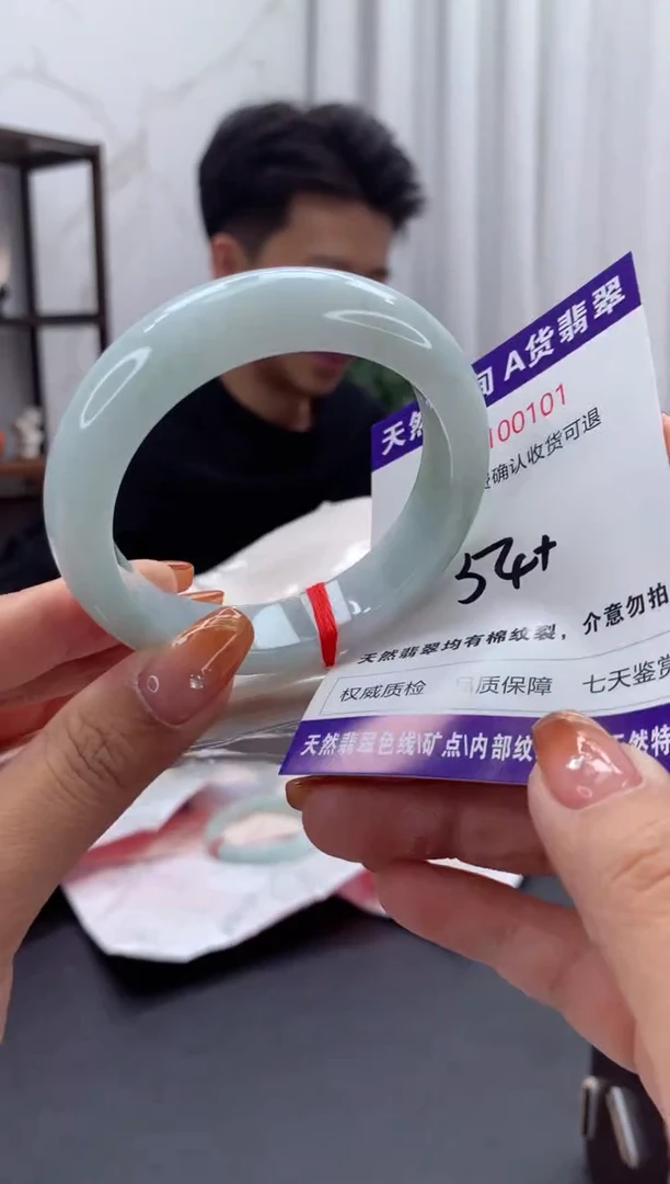 未镶嵌手镯翡翠有纹，完美者勿拍
