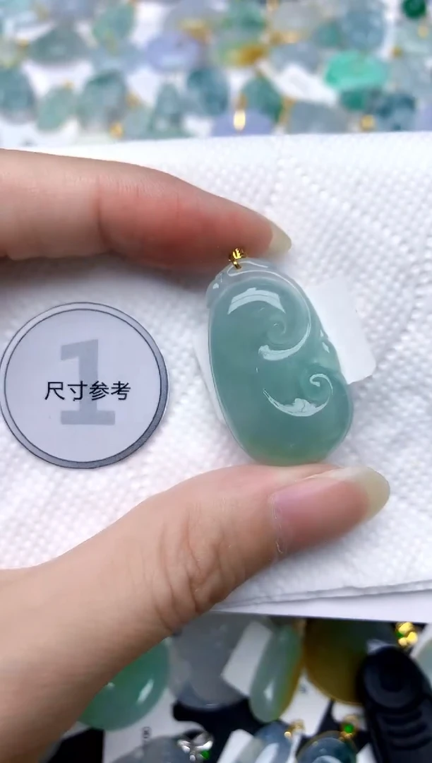 颈饰18K金镶嵌翡翠天然A货翡翠