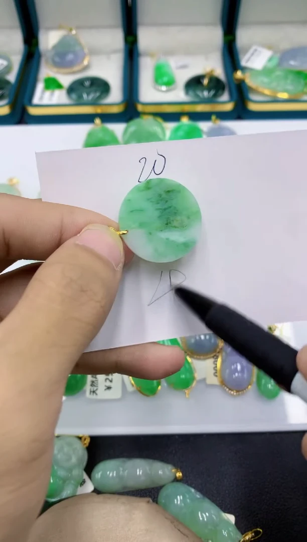 颈饰未镶嵌翡翠翡翠