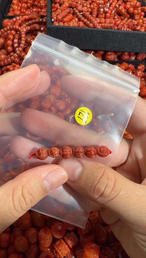 南红玛瑙未镶嵌颈饰1