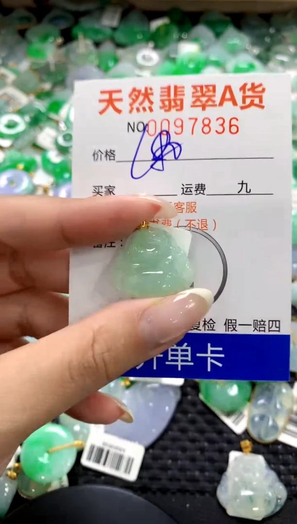 翡翠18K金镶嵌颈饰1111111111111111