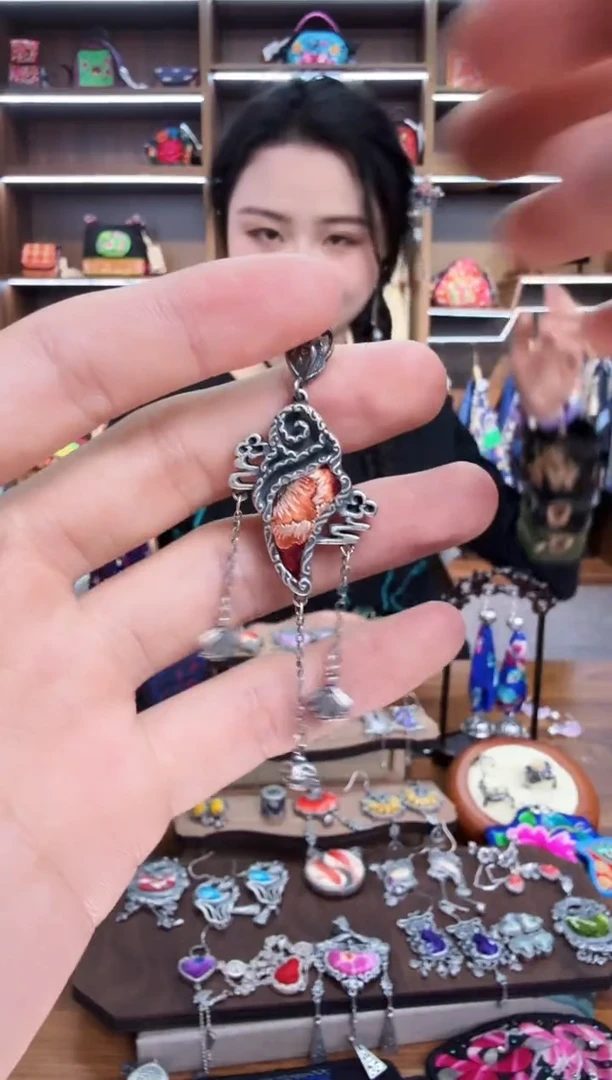 【闪购商品】织绣59蒙阿苏苗绣传承