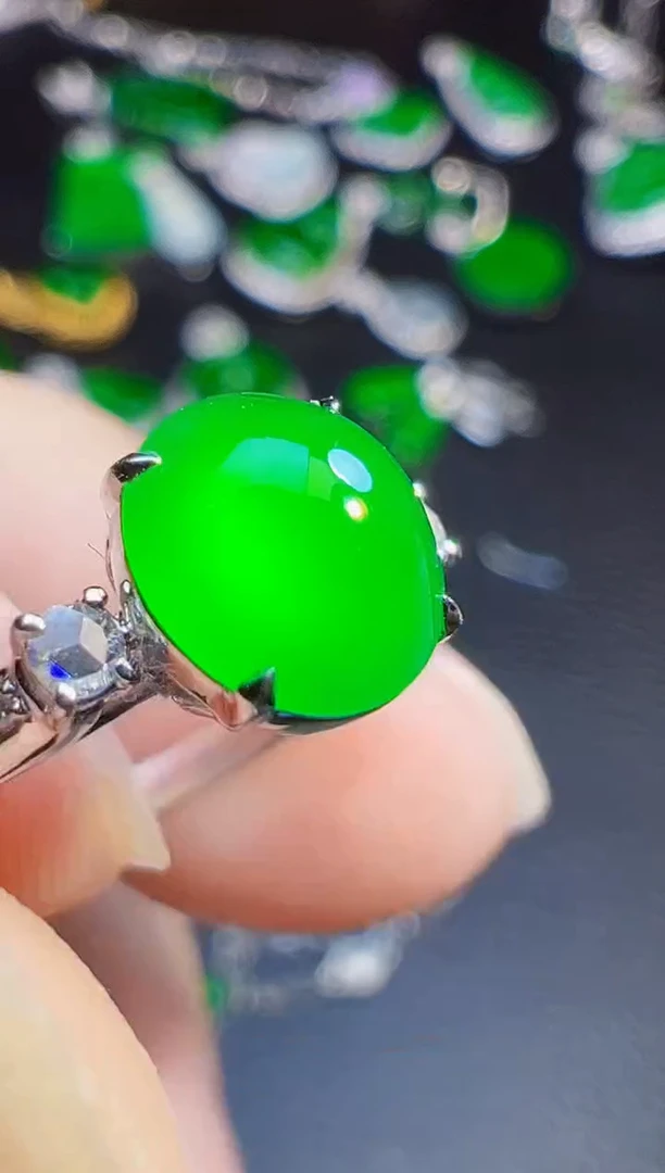 18K金镶嵌戒指翡翠有****姐翡翠