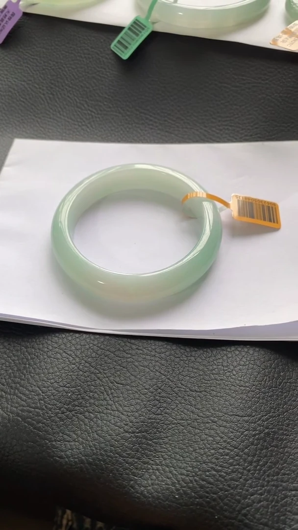 翡翠手镯未镶嵌8号有细纹
