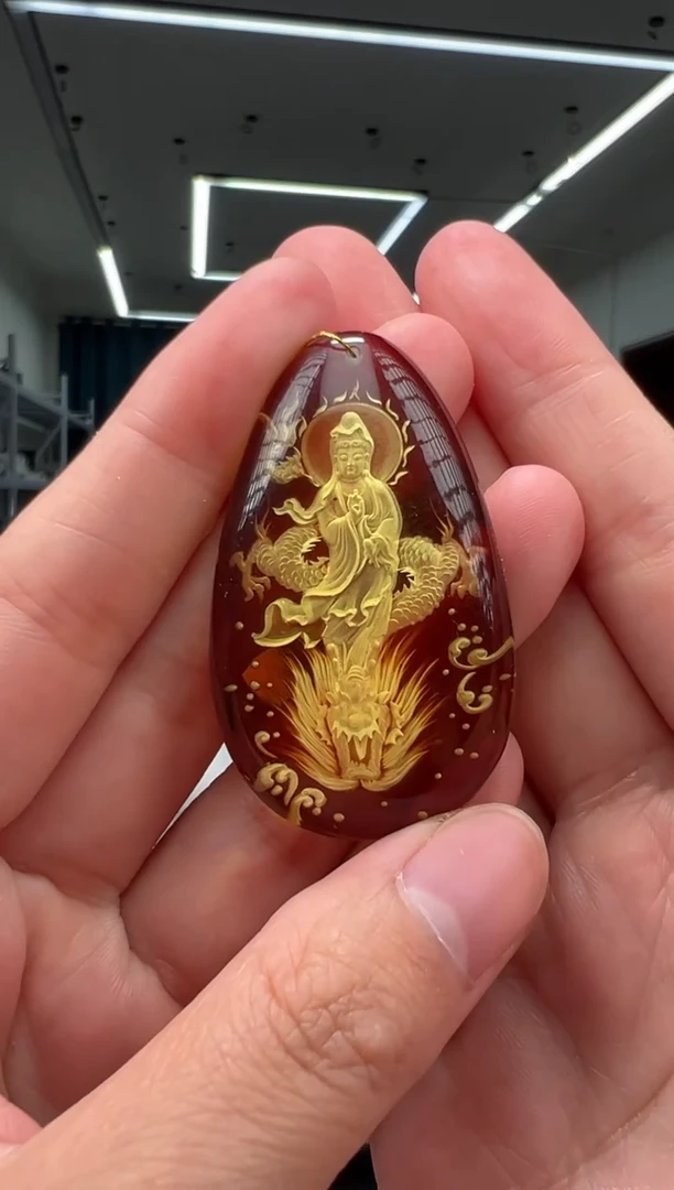 未镶嵌颈饰琥珀观音