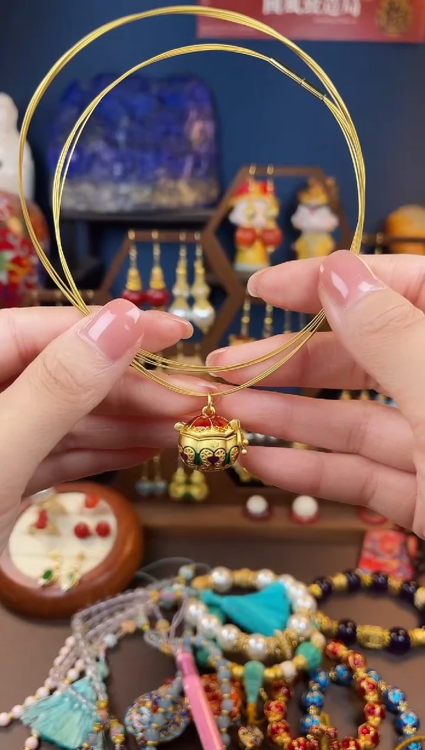 ，柿柿如意珐琅耳钩