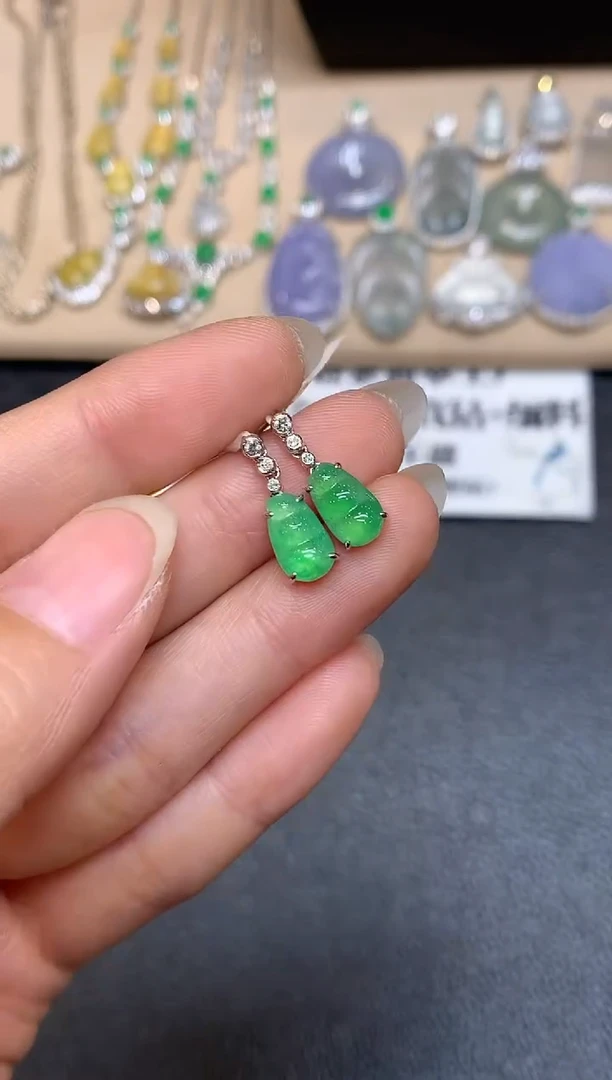 18K金镶嵌翡翠耳饰福豆【无服务费