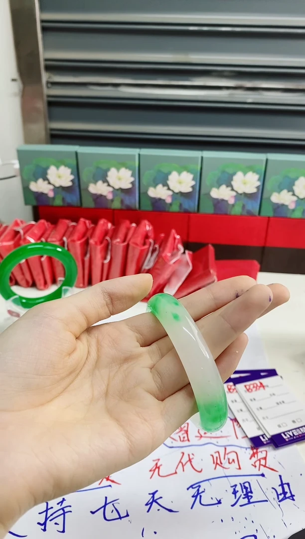 无非金属时尚美玉手镯 B334