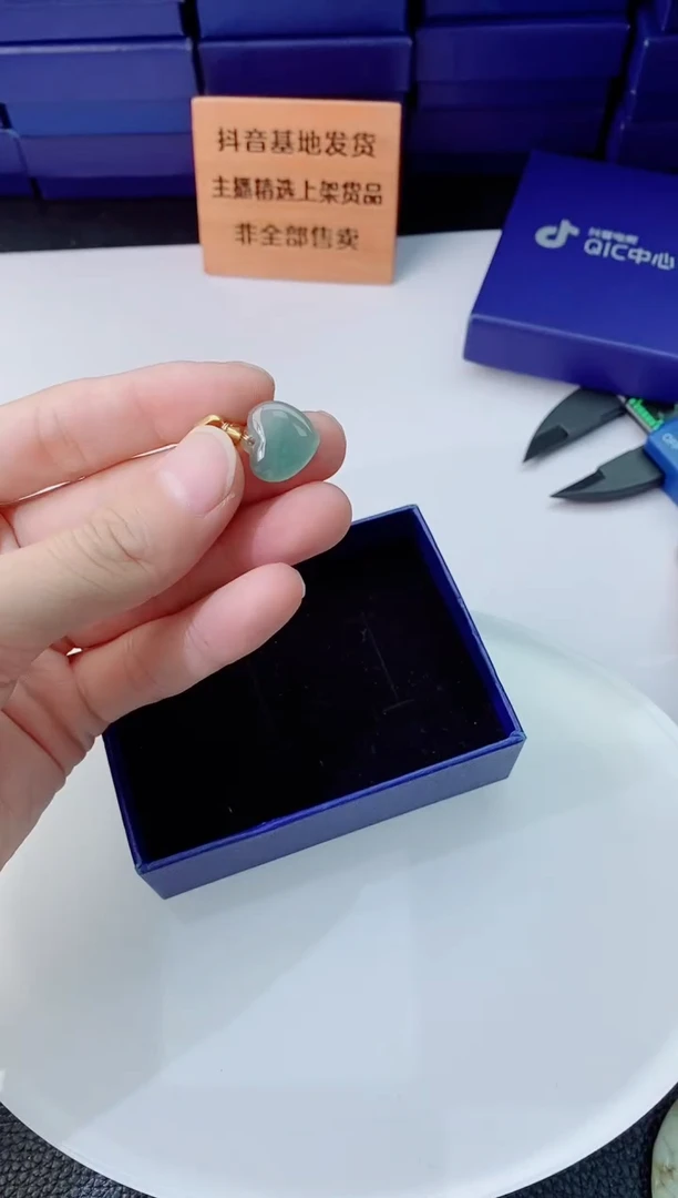 翡翠未镶嵌颈饰1111111