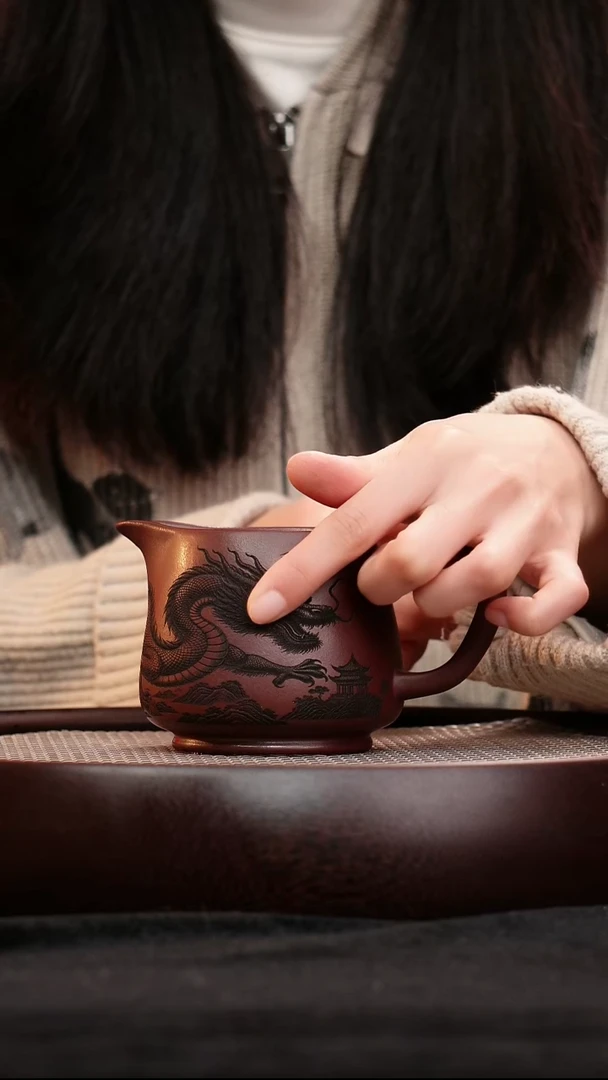 茶壶紫砂宜兴紫砂刻龙公道杯