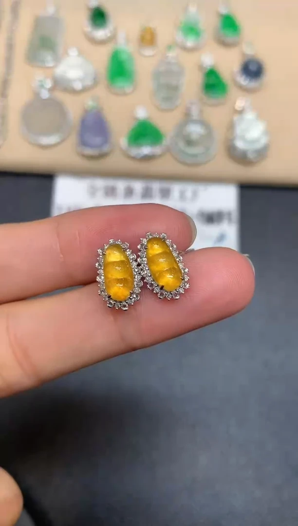 18K金镶嵌翡翠耳饰福豆【无服务费