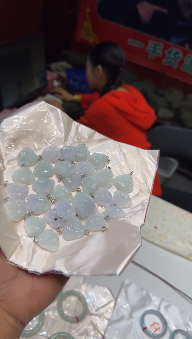 吊坠(不含链)未镶嵌翡翠佛公吊坠随机发一