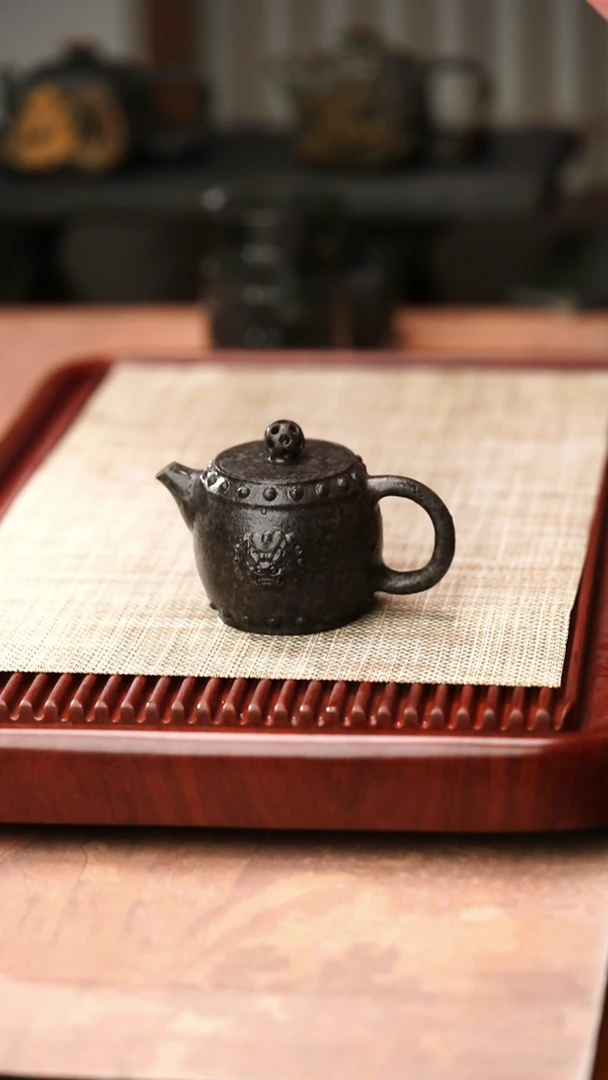 柯荣盛老师作品冰碛岩重工雕刻豹纹兽鼓壶