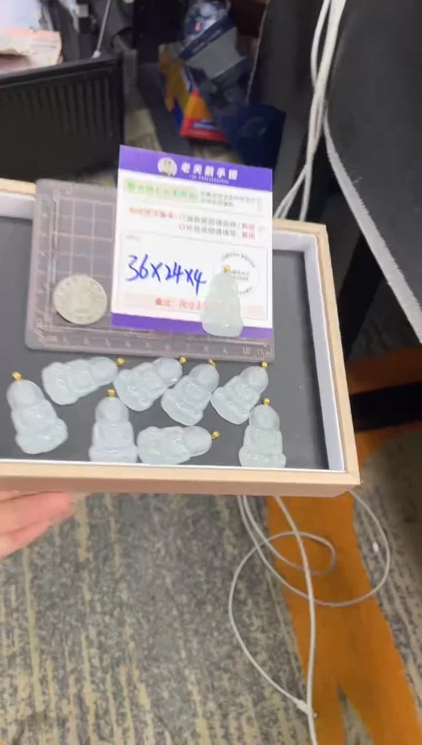 18K金镶嵌挂件翡翠观音FL9/多样性发其一CP配绳