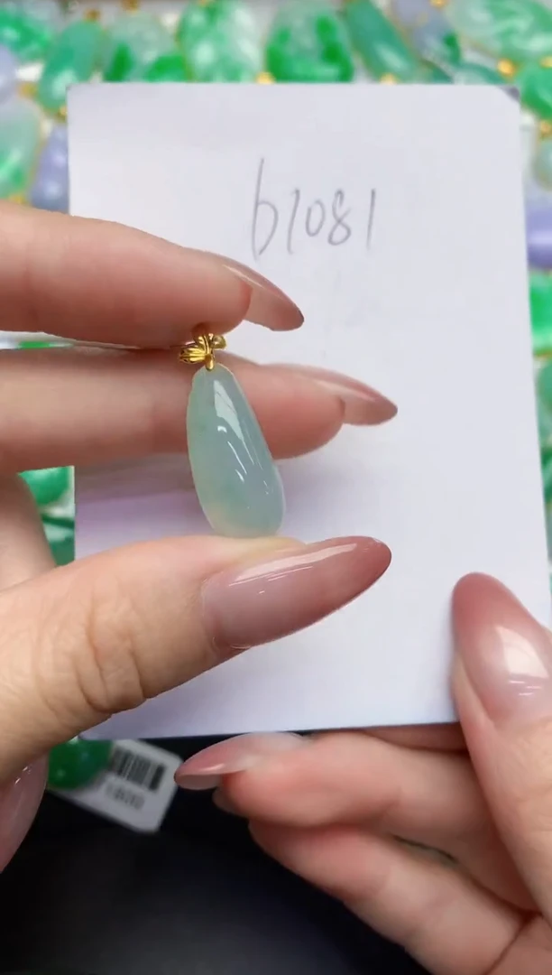 翡翠18K金镶嵌颈饰缅甸天然翡翠A货