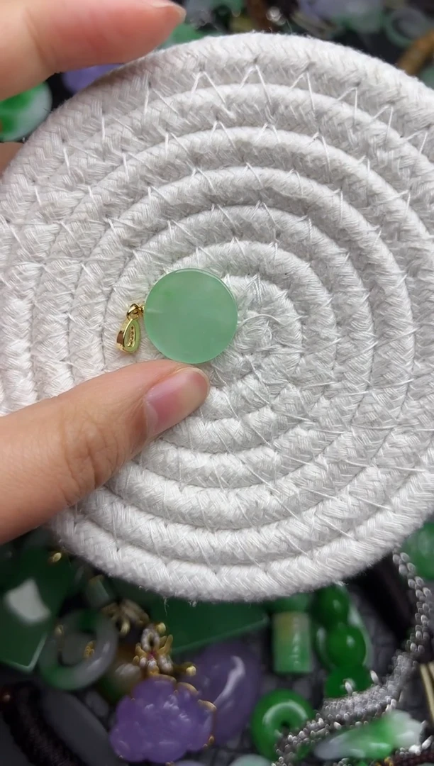 颈饰未镶嵌翡翠缅甸翡翠吊坠