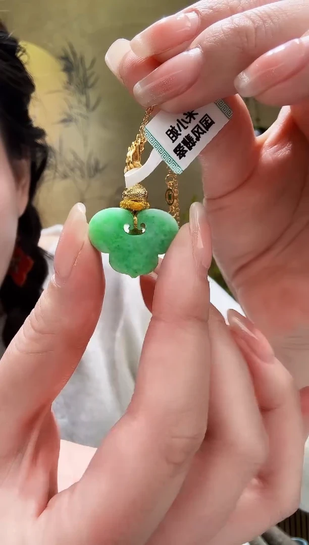 颈饰未镶嵌翡翠吊坠