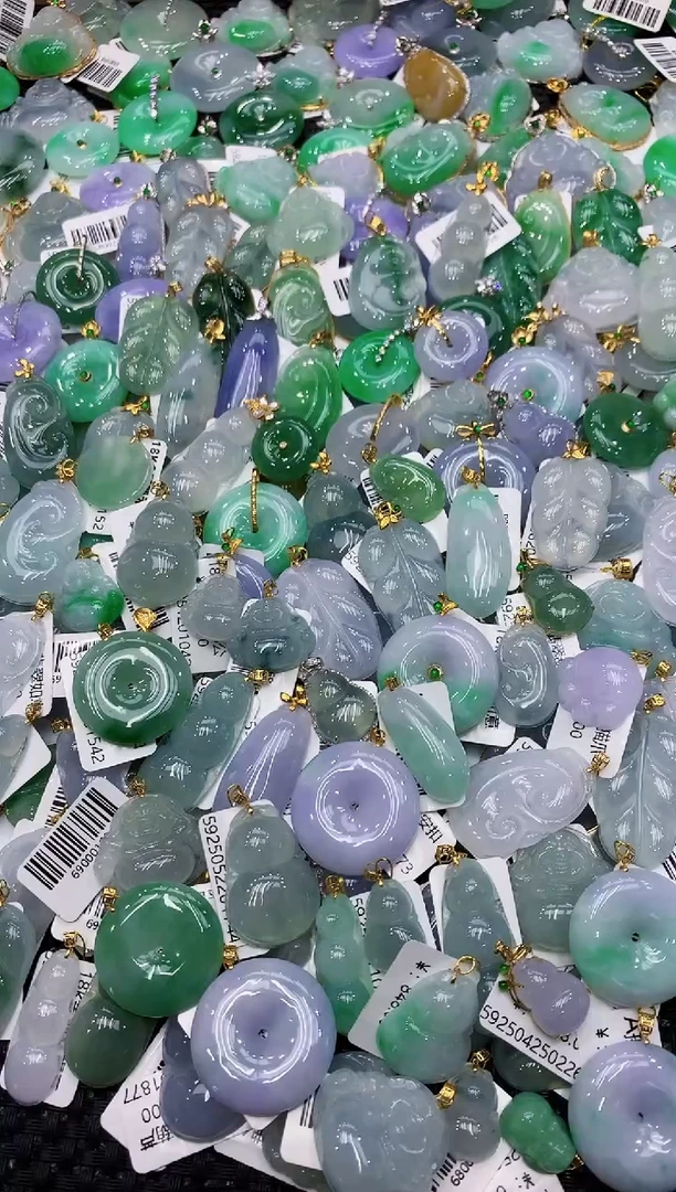 翡翠18K金镶嵌颈饰 一物一证，9米证书费