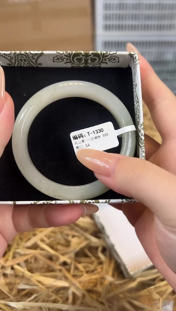 未镶嵌手镯石英质玉T1330