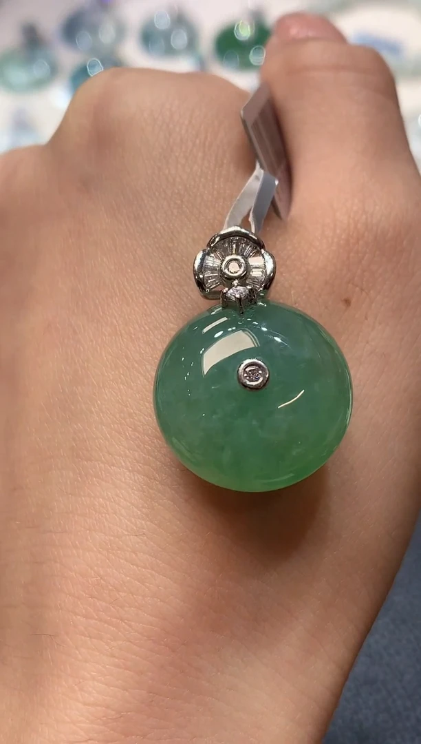 吊坠(不含链)18K金镶嵌翡翠A64