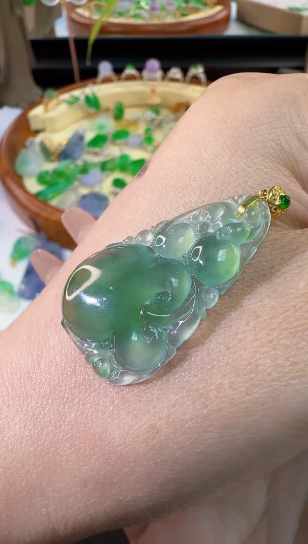 【闪购商品】翡翠颈饰18K金镶嵌缅甸A货翡翠吊坠