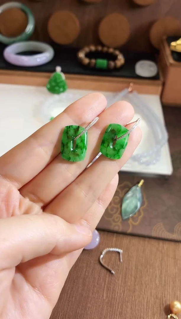 翡翠18K金镶嵌耳饰耳饰