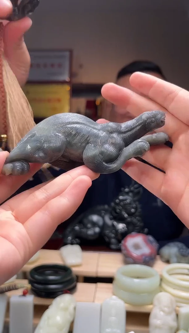 颈饰未镶嵌和田玉摆件