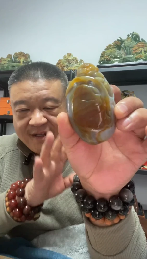 未镶嵌把件玛瑙/玉髓貔貅抱财把件