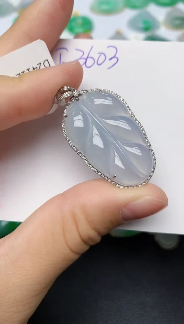 颈饰18K金镶嵌翡翠天然缅甸A货翡翠百元以上9元证书费自理