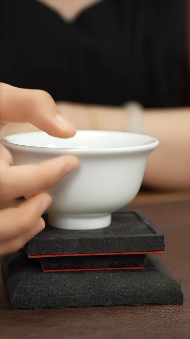 景德镇白胎压手杯