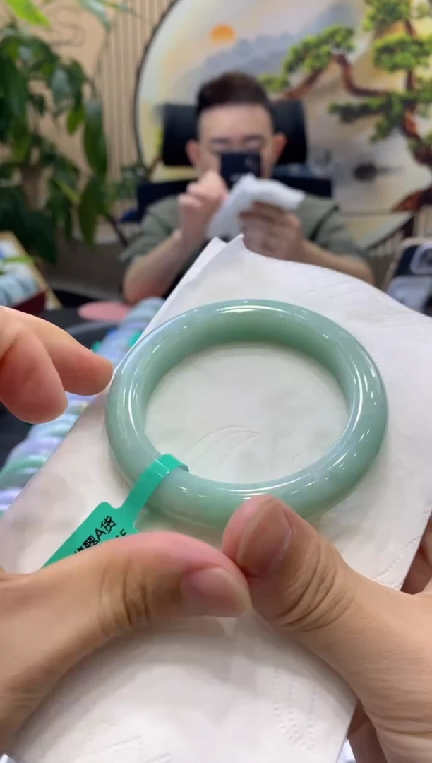 翡翠手镯未镶嵌9628