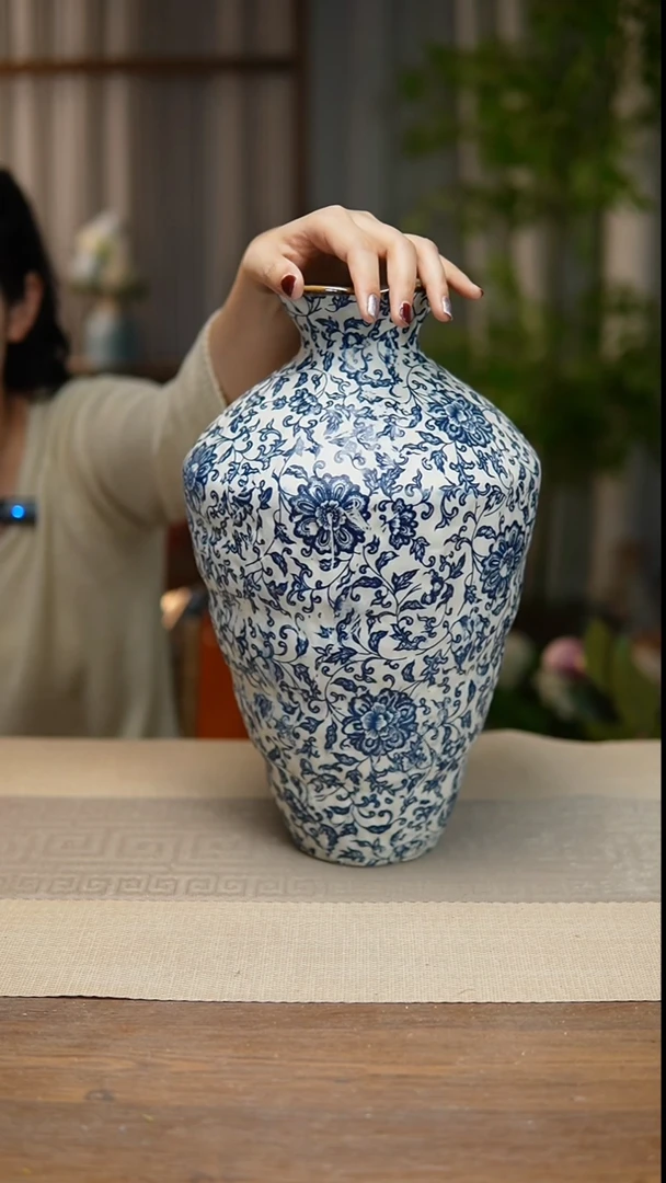 异形花器青花瓷缠枝莲高脚