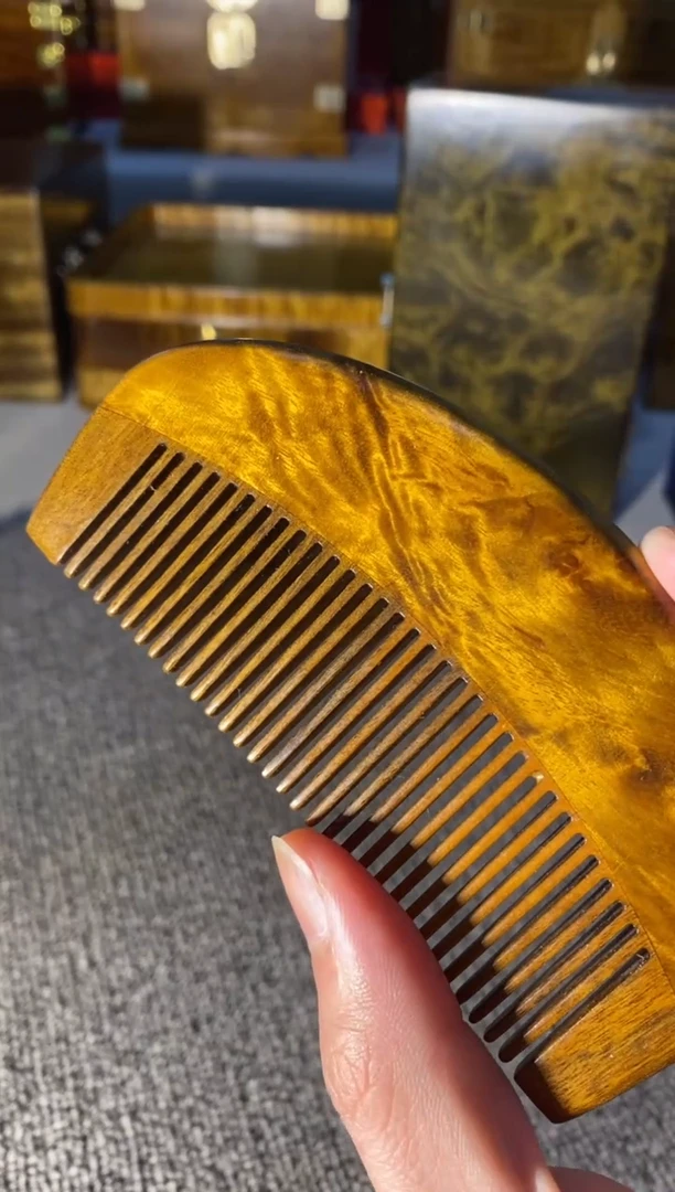 【闪购商品】金丝楠木艺金絲楠半月梳F7