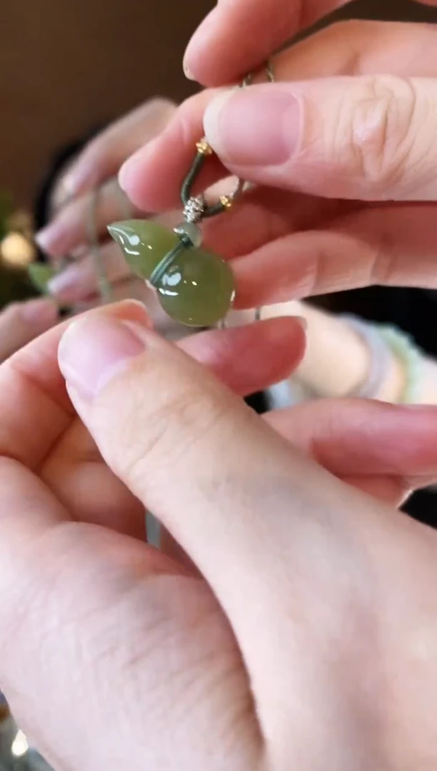 和田玉未镶嵌颈饰黄口葫芦和田玉项链