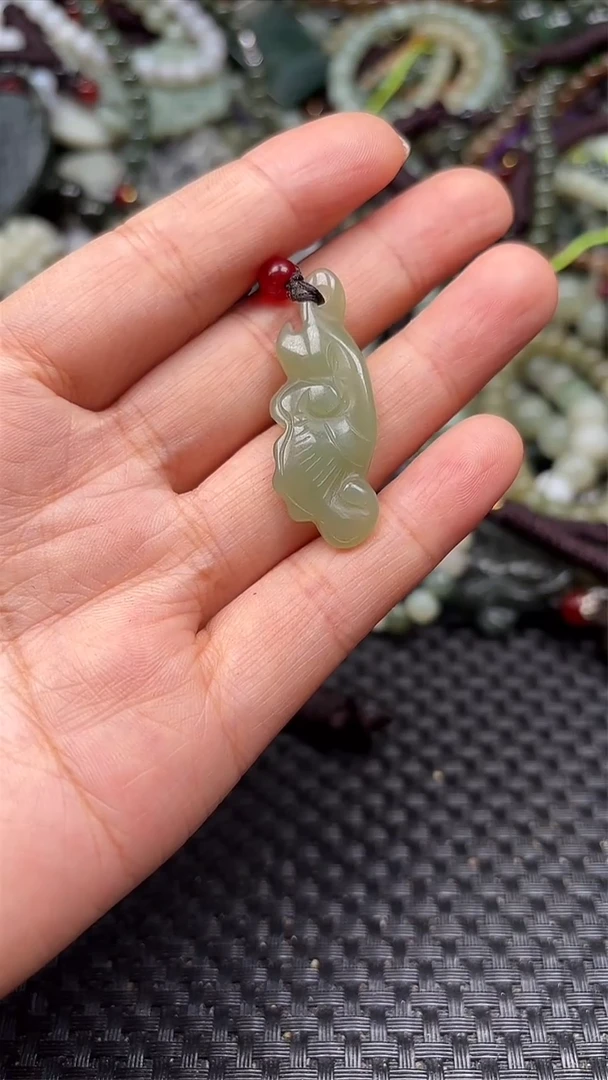 和田玉未镶嵌颈饰1