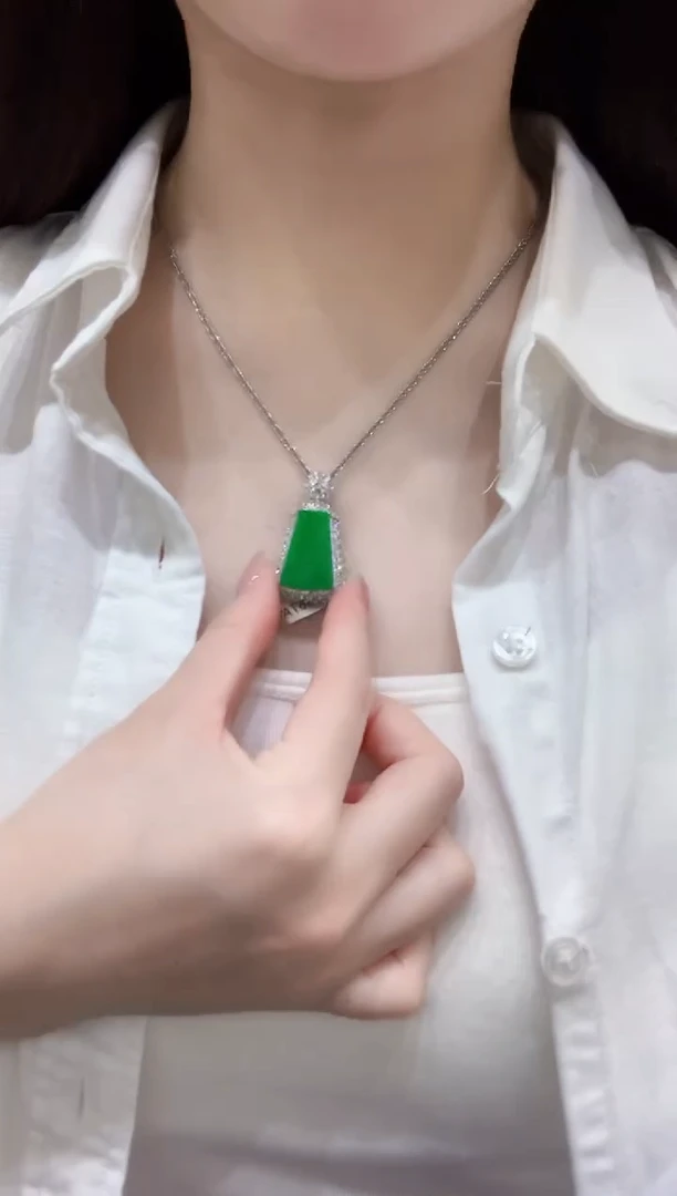 吊坠(不含链)18K金镶嵌翡翠多样性发其一