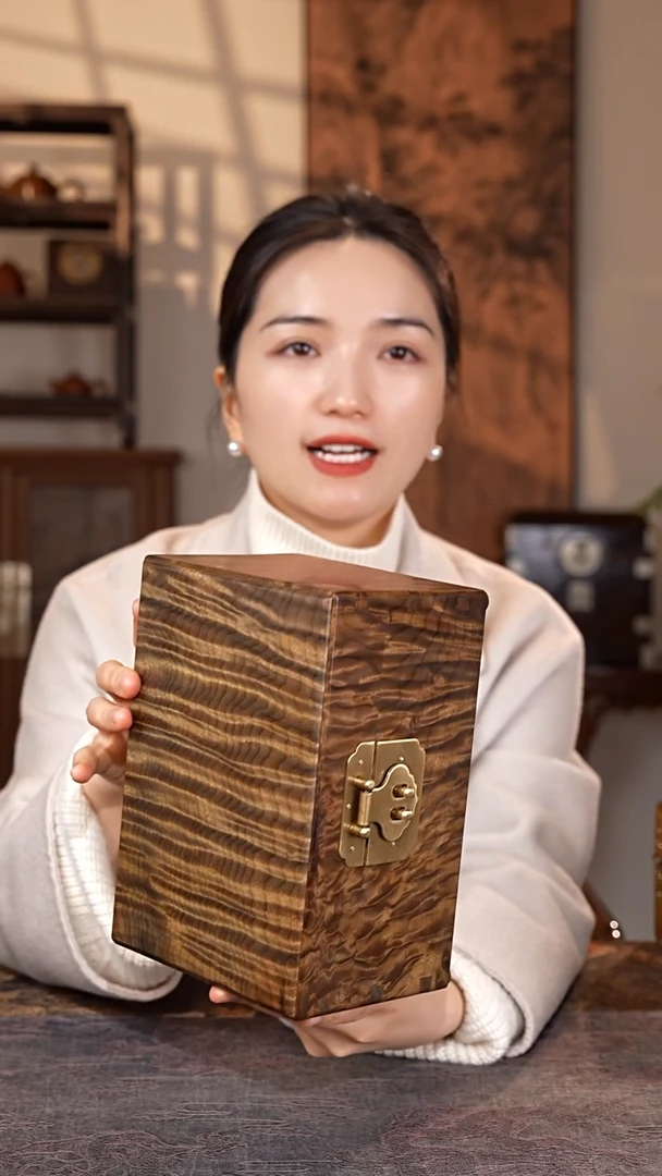 乌木类家具金丝楠阴沉木 天花板水波纹首饰盒