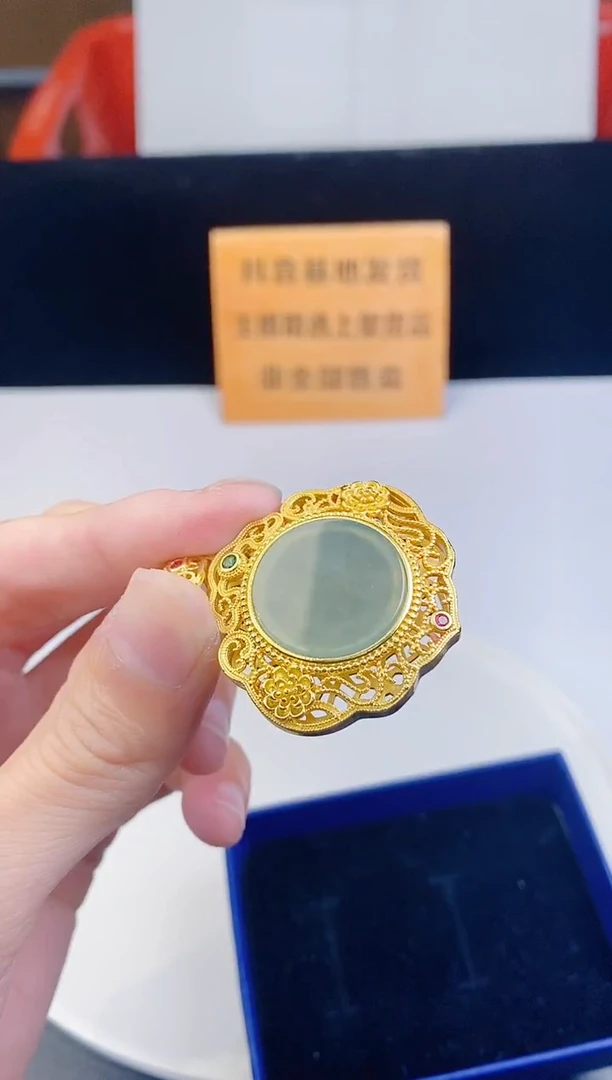 颈饰未镶嵌翡翠·