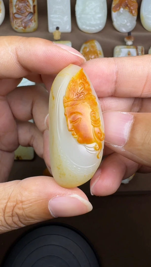 和田玉未镶嵌颈饰樱*观音
